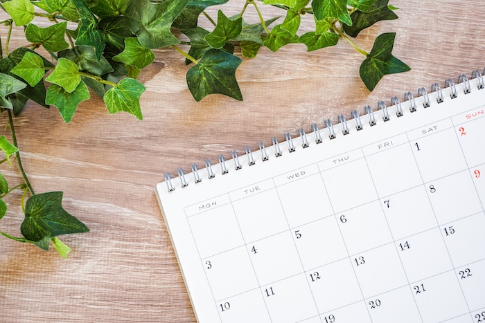 Calendar on the desk or table デスクまたはテーブルの上のカレンダー